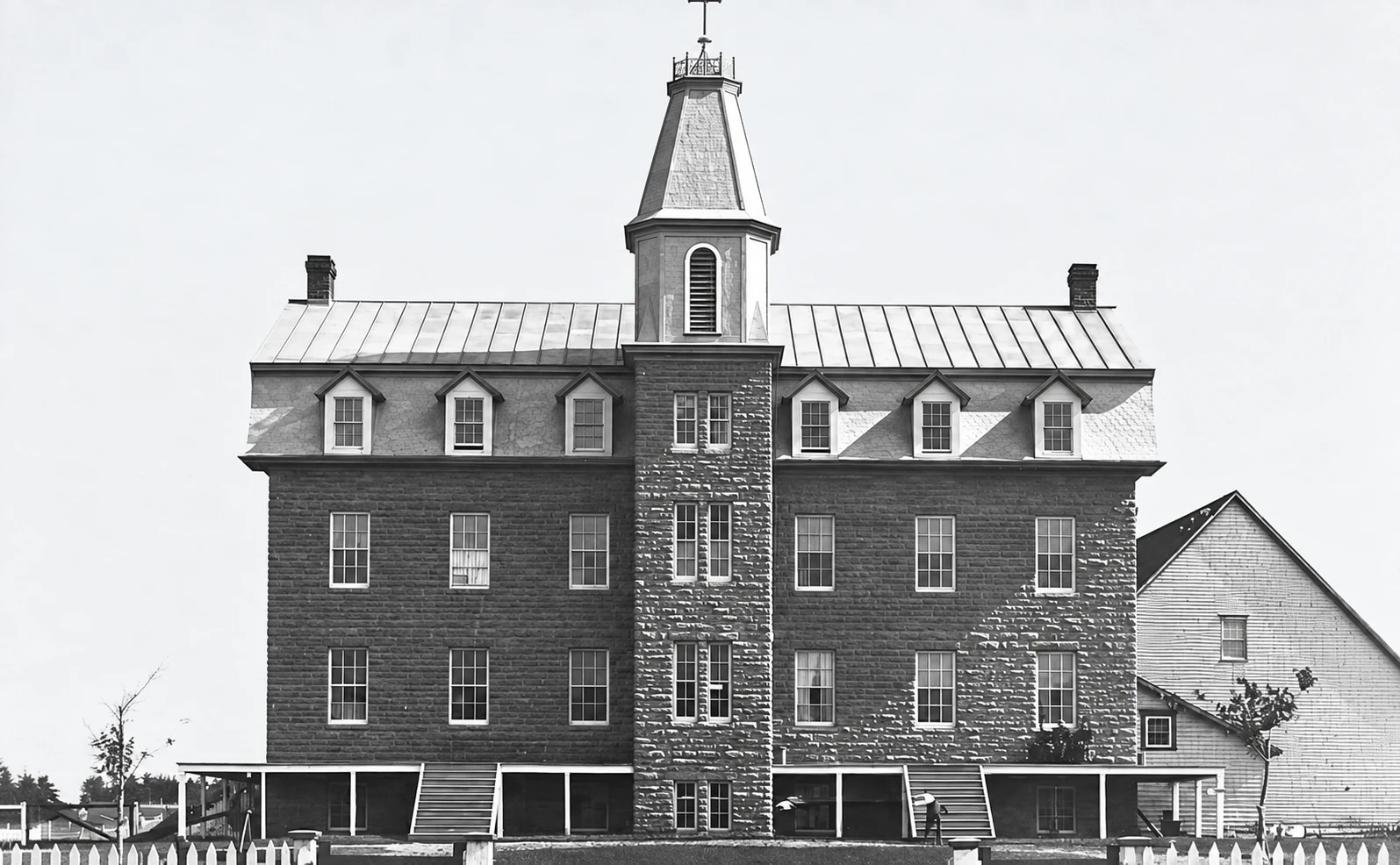 Esterno del collegio nel 1898