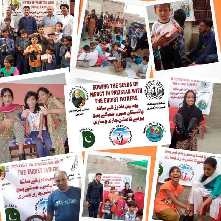 Enfants et familles participant à la distribution de chaussures au Pakistan.